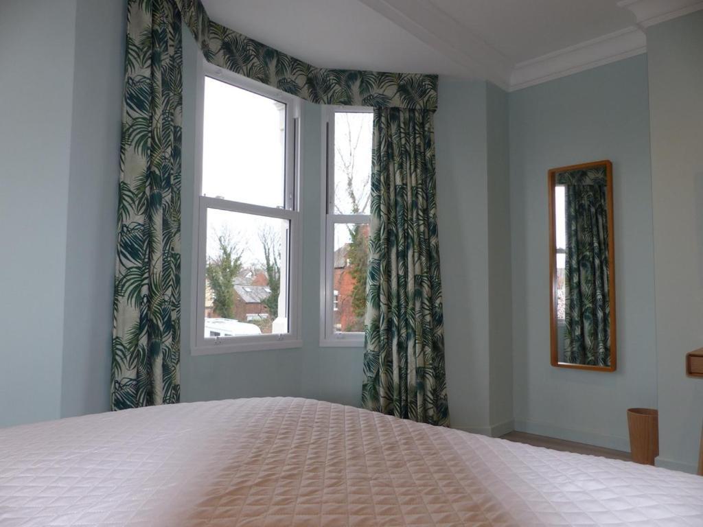 Hamilton Court Hotel Hoole Chester Eksteriør bilde